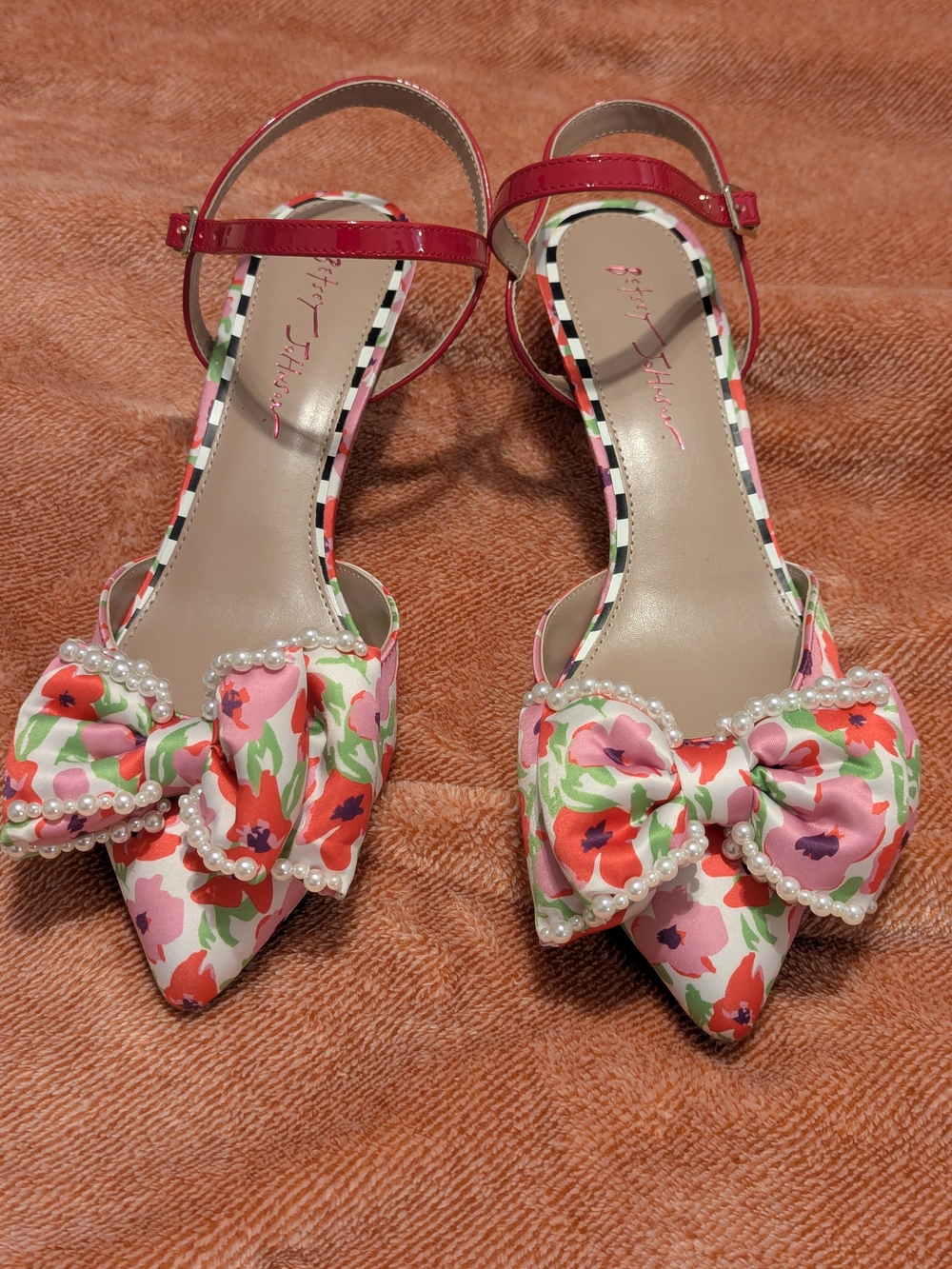 Size 11 Betsey Johnson Pink & Red Floral Pearl Bow Pointed-Toe Heels